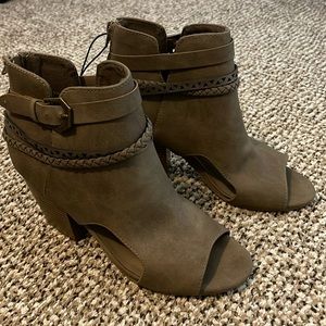 Maurices Sabrina heeled booties